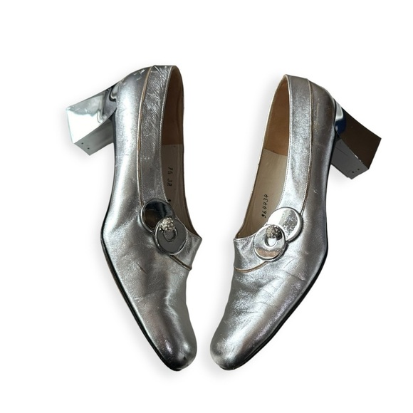 Vintage 60s Christian Dior Souliers Silver Mod Pumps with Metal Discs. Size 7 1 - Picture 2 of 16